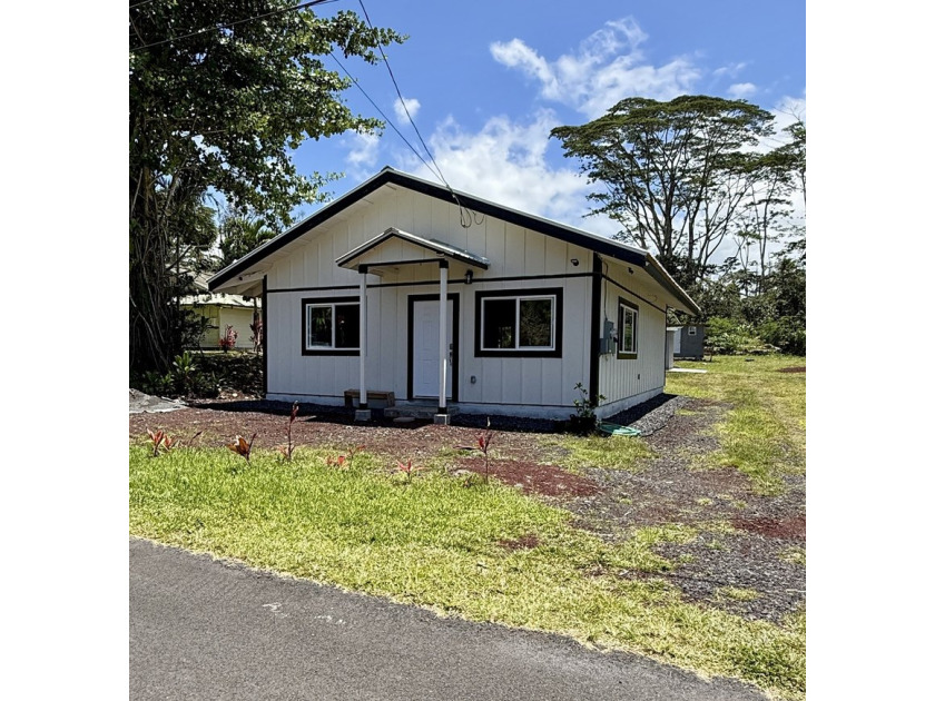 Come see this beautiful, light-filled 2-bedroom, 1-bath home. It - Beach Home for sale in Pahoa, Hawaii on Beachhouse.com