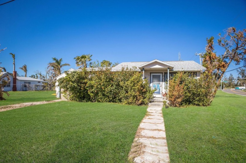 PRICE IMPROVEMENT! MOTIVATED SELLER! 
This is your opportunity - Beach Home for sale in Cortez, Florida on Beachhouse.com