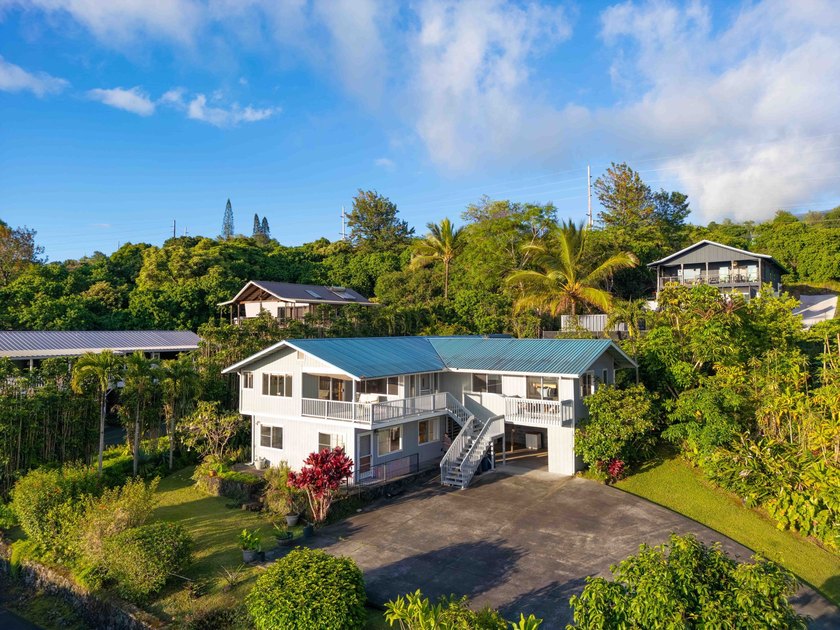 Located in highly desirable Kalaoa, this large 5 bedroom 3.5 - Beach Home for sale in Kailua Kona, Hawaii on Beachhouse.com