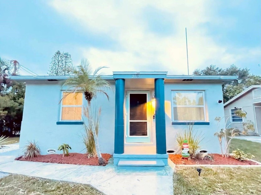 Cozy Fully Furnished 3/2 Bungalow in St. Petersburg, FL!
Don't - Beach Home for sale in St. Petersburg, Florida on Beachhouse.com