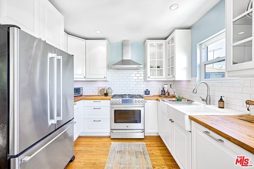 Wake up to ocean breezes and sun-splashed mornings in this - Beach Condo for sale in Santa Monica, California on Beachhouse.com