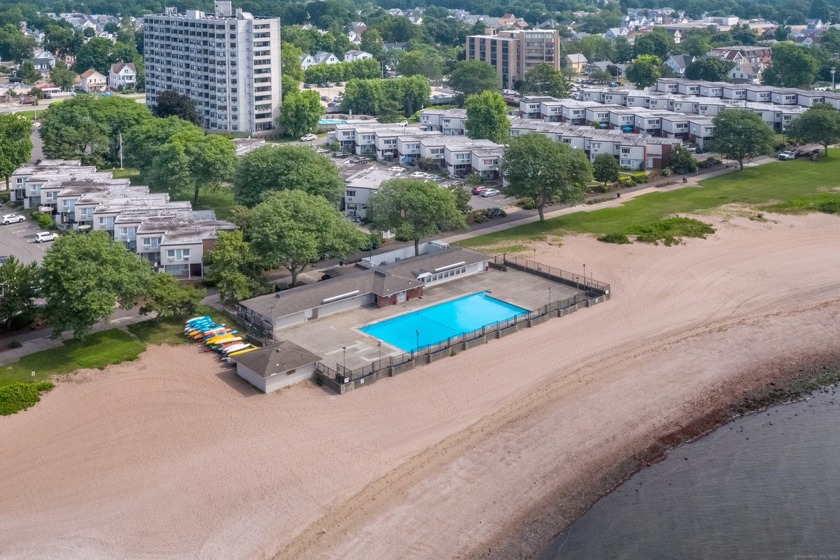 Welcome to your year-round vacation home! This 2-bedroom - Beach Condo for sale in West Haven, Connecticut on Beachhouse.com