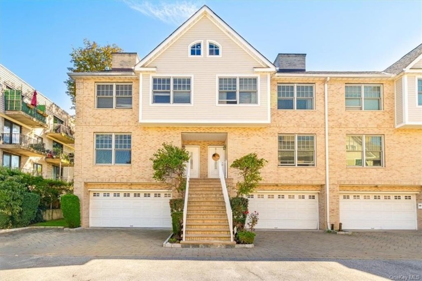 Meticulously maintained townhouse with four levels of luxurious - Beach Townhome/Townhouse for sale in New Rochelle, New York on Beachhouse.com