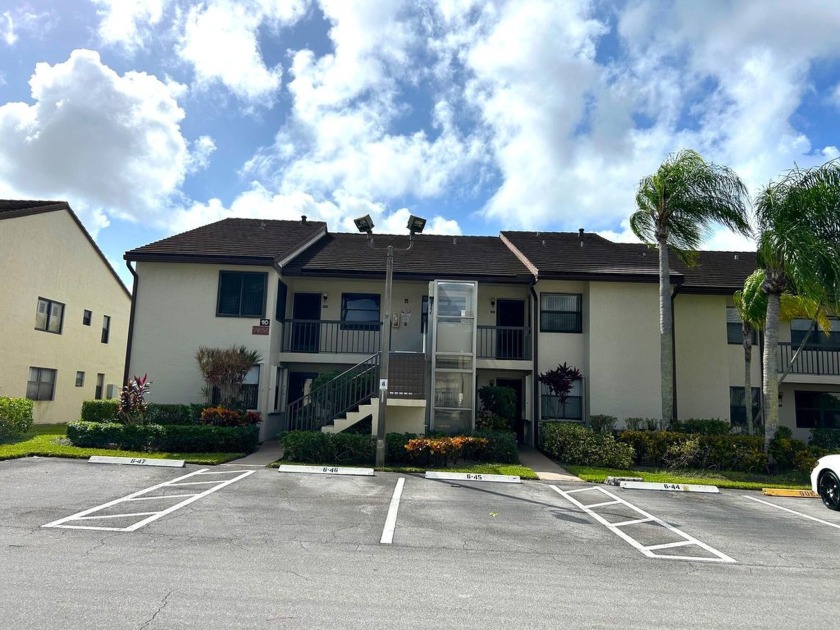 Beautifully renovated 2nd floor corner condo with expansive - Beach Condo for sale in Lake Worth, Florida on Beachhouse.com