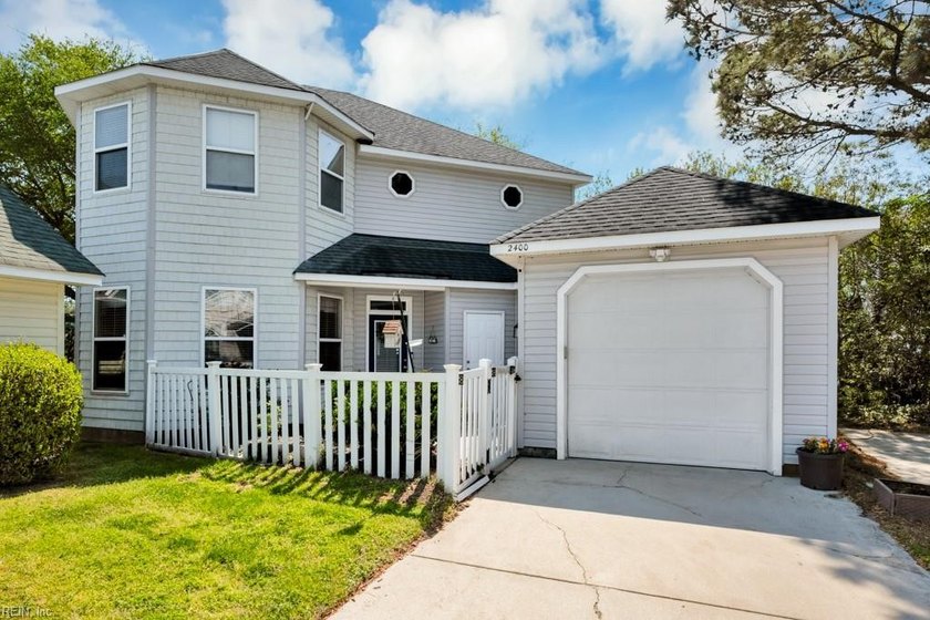 Fully detached home in the heart of Chic's beach! We get BOTH - Beach Home for sale in Virginia Beach, Virginia on Beachhouse.com