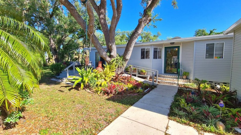 TURNKEY HOME / NATURE LOVERS PARADISE!!! + BIG YARD! 2B/2B 55+ - Beach Home for sale in Punta Gorda, Florida on Beachhouse.com