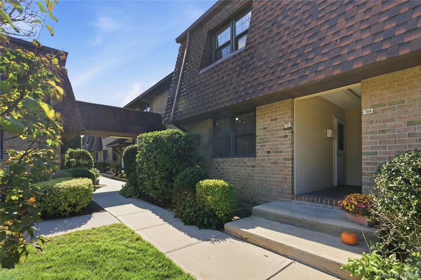 Welcome to the Beautiful Waterfront Gated Community of the - Beach Condo for sale in Copiague, New York on Beachhouse.com