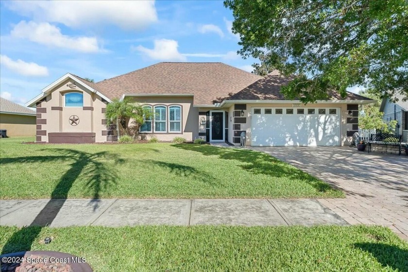 MOTIVATED SELLER SAYS SELL!! This amazing waterfront, screened - Beach Home for sale in Melbourne, Florida on Beachhouse.com