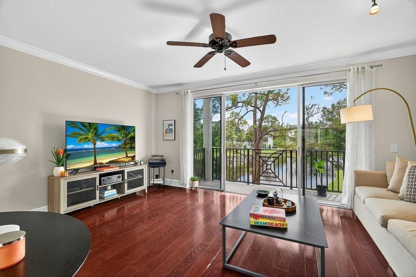 Ideal 2 bedroom suite plan! Main + Upper bedroom suites - Beach Townhome/Townhouse for sale in Vero Beach, Florida on Beachhouse.com