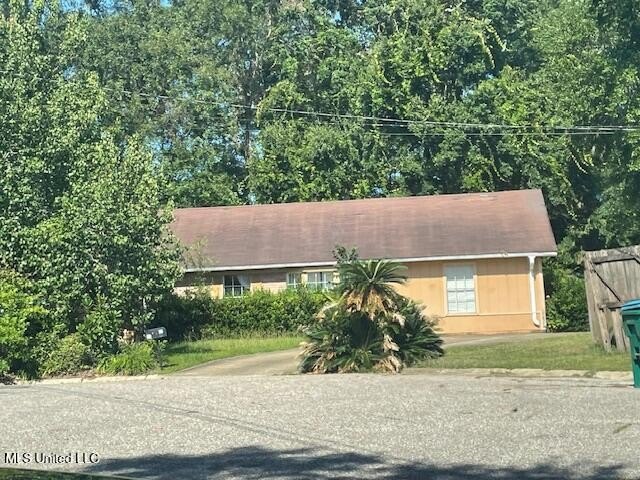 This property is now active in an online auction. All offers - Beach Home for sale in Ocean Springs, Mississippi on Beachhouse.com