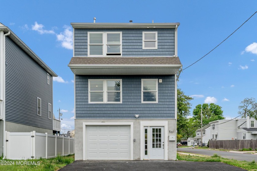 Beautifully Renovated Home in Union Beach. This fully renovated - Beach Home for sale in Union Beach, New Jersey on Beachhouse.com