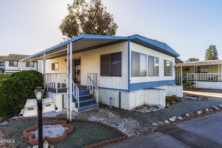 Fix and save! 2 bedroom, 2 bath home in the Oceanaire Mobile - Beach Home for sale in Oxnard, California on Beachhouse.com