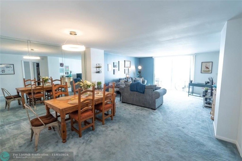 Well maintained 1 bed 2 full bathrooms unit. Spacious dining and - Beach Condo for sale in Hallandale Beach, Florida on Beachhouse.com