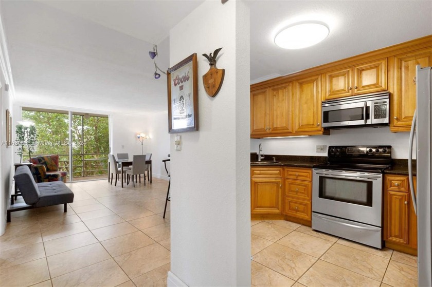 This exceptional 1 bed, 1.5 bath unit features an open kitchen - Beach Condo for sale in North Miami Beach, Florida on Beachhouse.com