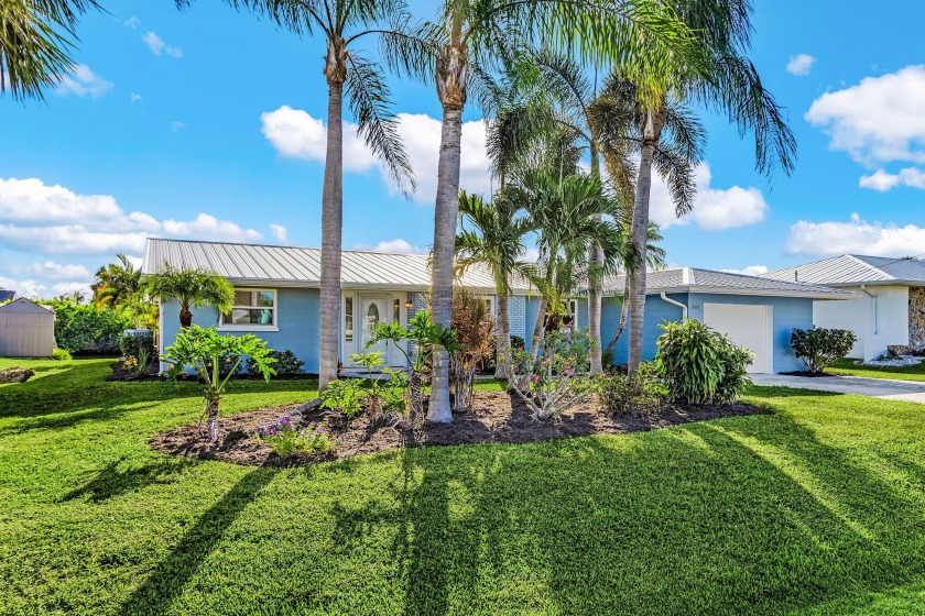 New Price! Gulf Access with Boat Lift! Beautifully updated - Beach Home for sale in Port Charlotte, Florida on Beachhouse.com