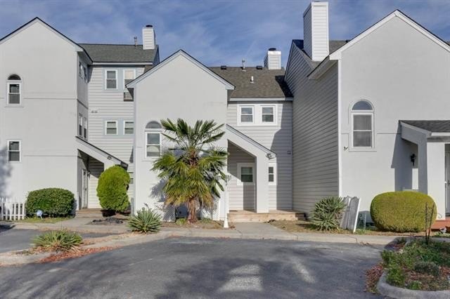 Outstanding 2 story lake front townhome in Hampton VA USA! - Beach Home for sale in Hampton, Virginia on Beachhouse.com