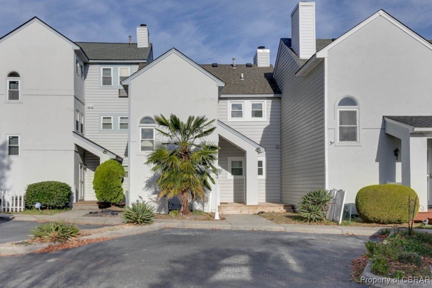 Outstanding 2 story lake front townhome in Hampton VA USA! - Beach Townhome/Townhouse for sale in Hampton, Virginia on Beachhouse.com