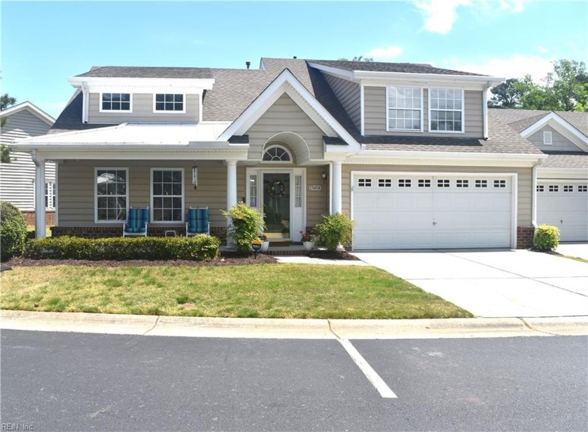 Welcome home! This beautiful, well maintained & spacious 2 story - Beach Home for sale in Carrollton, Virginia on Beachhouse.com