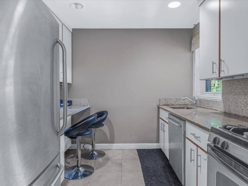 If you're looking for a co-op in Douglaston, this is one you - Beach Apartment for sale in Douglaston, New York on Beachhouse.com