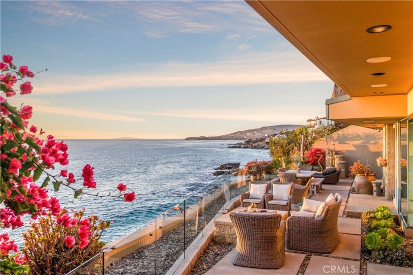 Laguna Beach oceanfront Mark Singer A.I.A.-designed residence - Beach Home for sale in Laguna Beach, California on Beachhouse.com