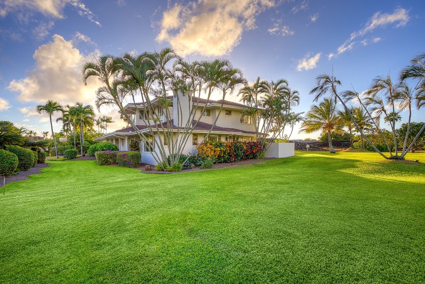 A classic Kiahuna Golf Village residence in both design and - Beach Home for sale in Koloa, Hawaii on Beachhouse.com