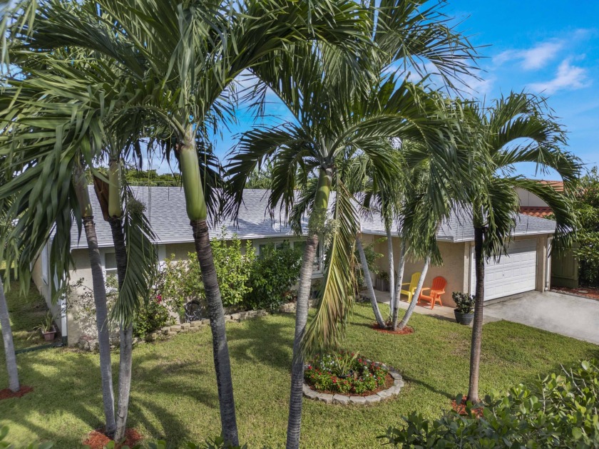 Charming 3-bedroom Pool House in West Palm Beach.  Motivated - Beach Home for sale in West Palm Beach, Florida on Beachhouse.com