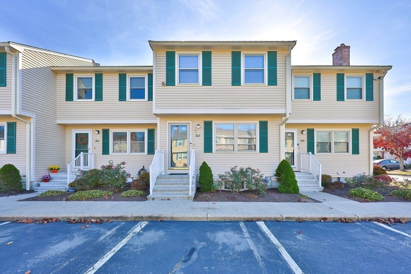 FIRST-TIME HOME BUYERS OR THOSE LOOKING FOR EASY LIVING, CHECK - Beach Condo for sale in Fairhaven, Massachusetts on Beachhouse.com