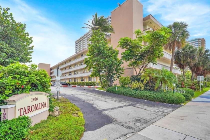 Enjoy the coastal lifestyle in this  1-bedroom 1-bath condo - Beach Condo for sale in Hallandale Beach, Florida on Beachhouse.com