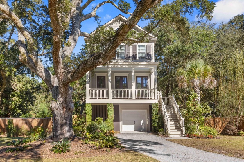 Welcome to this beautifully updated Southern coastal home - Beach Home for sale in Charleston, South Carolina on Beachhouse.com