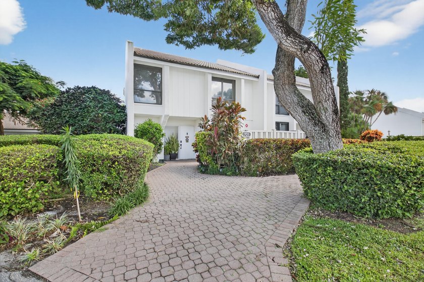 Bridgewood 3 bedroom, 2.5 bath town house. Corner lot with - Beach Townhome/Townhouse for sale in Boca Raton, Florida on Beachhouse.com