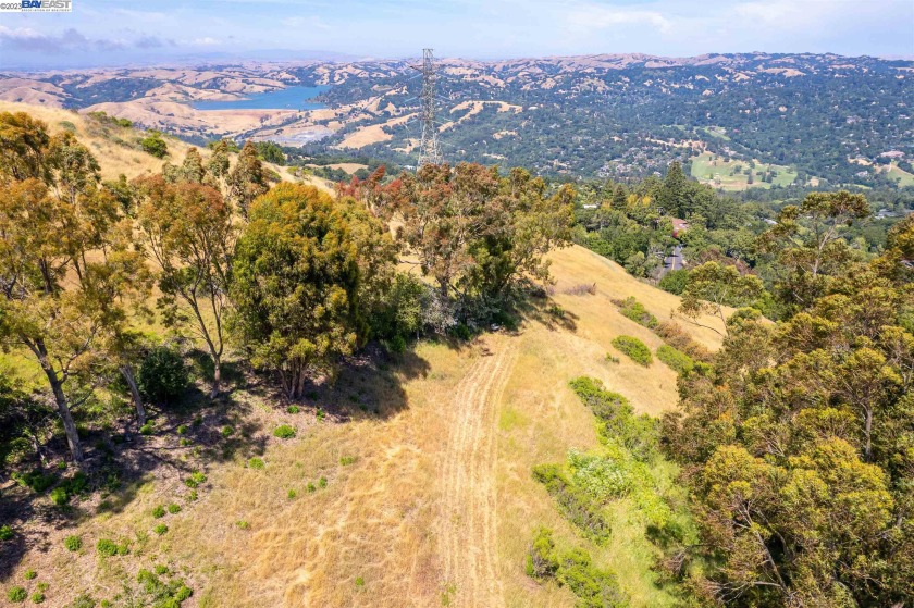Spectacular views from this buildable lot. Trails surround this - Beach Lot for sale in Orinda, California on Beachhouse.com