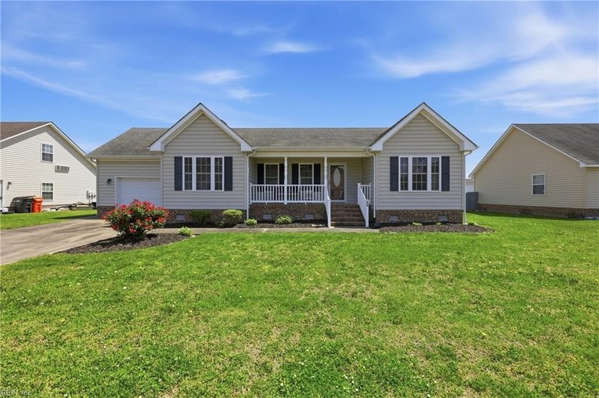 Make it a short day, this is the one for you...this charming - Beach Home for sale in Elizabeth City, North Carolina on Beachhouse.com
