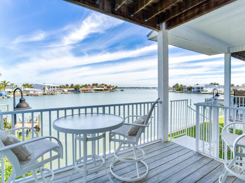 LUXURIOUS WATERFRONT TOWNHOUSE IN GATED COMMUNITY WITH AN - Beach Townhome/Townhouse for sale in North Redington Beach, Florida on Beachhouse.com