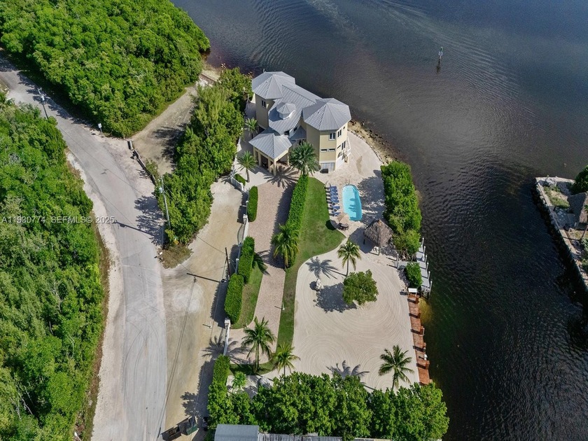 Discover an extraordinary oceanfront retreat in Key Largo - Beach Home for sale in Key Largo, Florida on Beachhouse.com