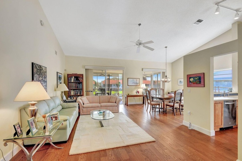 Gorgeous, light, bright 2 bedroom 2 bath, convertible den condo - Beach Condo for sale in Boynton Beach, Florida on Beachhouse.com