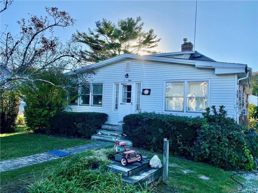 Rarely available 4-bedroom 1.5-bathroom cottage in fantastic - Beach Home for sale in Groton, Connecticut on Beachhouse.com