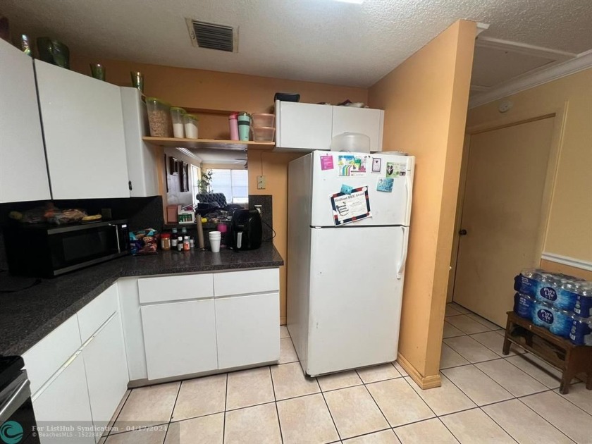 THIS BEAUTIFUL 3 BEDROOM/2 BATH SINGLE FAMILY HOME IS GREAT FOR - Beach Home for sale in Dania, Florida on Beachhouse.com