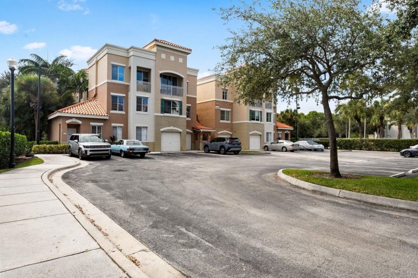 Welcome to this stunning 1 bed, 1 bath condo, offering nearly - Beach Condo for sale in Palm Beach Gardens, Florida on Beachhouse.com