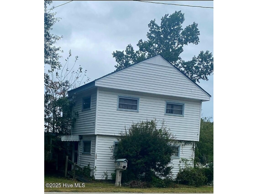 Bring your vision ''this rare waterfront opportunity comes with - Beach Home for sale in New Bern, North Carolina on Beachhouse.com