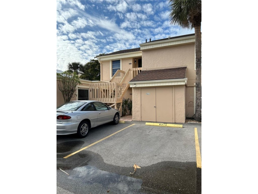 This beautifully updated 3-bedroom, 2-bathroom condo is located - Beach Condo for sale in Bradenton, Florida on Beachhouse.com