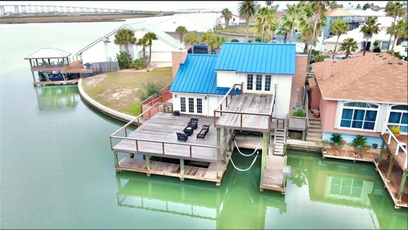 Located in a sought-after cul-de-sac, this upgraded 3 bedroom, 3 - Beach Home for sale in Corpus Christi, Texas on Beachhouse.com