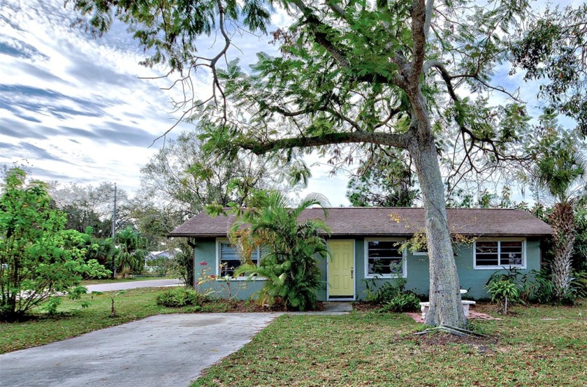 FABULOUS DEARBORN LOCATION - PRICE ADJUSTMENT! Walk, cycle or - Beach Home for sale in Englewood, Florida on Beachhouse.com