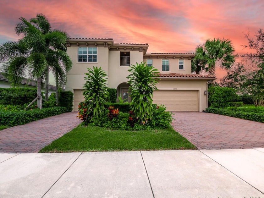 Exquisite builder model home available! This stunning, like new - Beach Home for sale in Lake Worth, Florida on Beachhouse.com