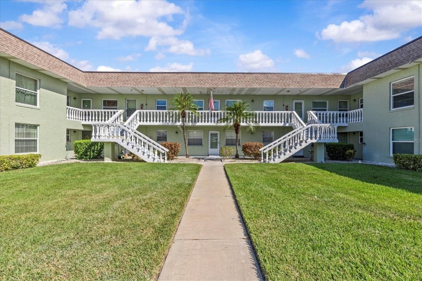 Amazing location in a 55+ community with a heated pool, tennis - Beach Condo for sale in Tarpon Springs, Florida on Beachhouse.com