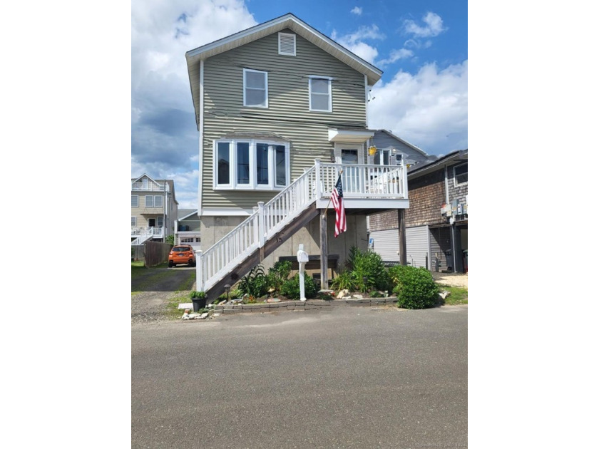 Beach Living at its BEST! Dreaming of driving your golf cart - Beach Home for sale in Milford, Connecticut on Beachhouse.com