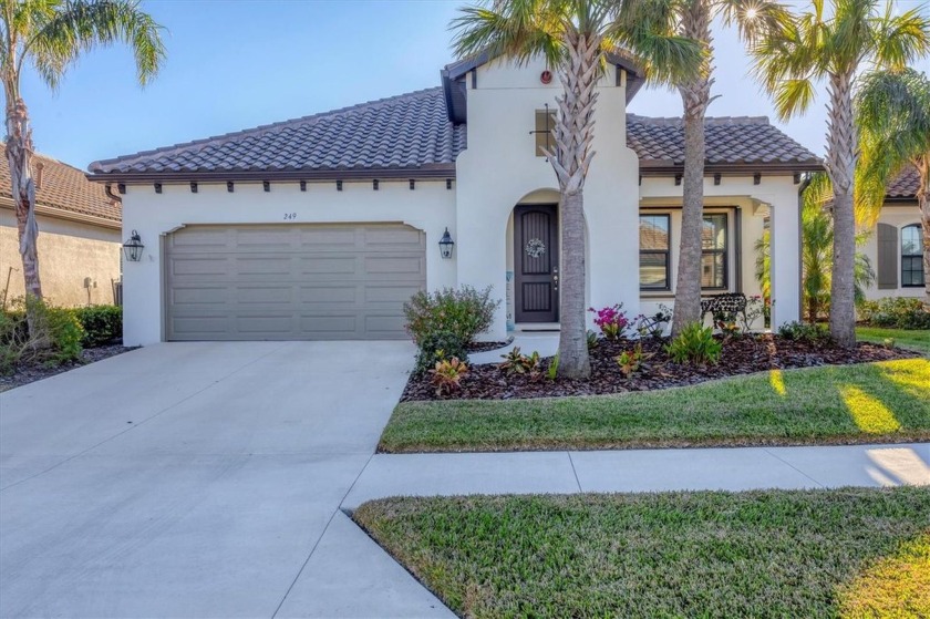 Stunning Lakefront Home in Vicenza Community! This Like New 3 - Beach Home for sale in Nokomis, Florida on Beachhouse.com