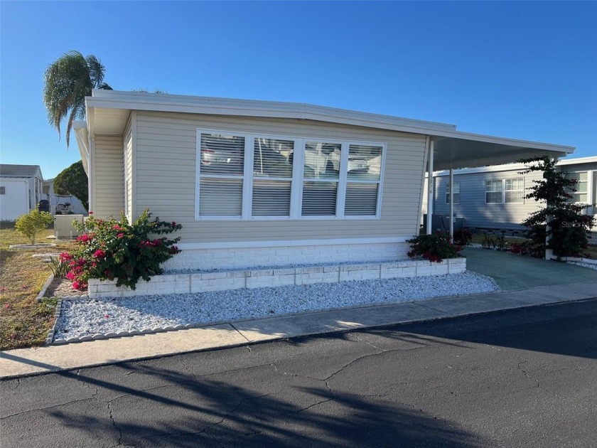 Delight in this nicely appointed two-bedroom, two-bathroom - Beach Home for sale in Largo, Florida on Beachhouse.com