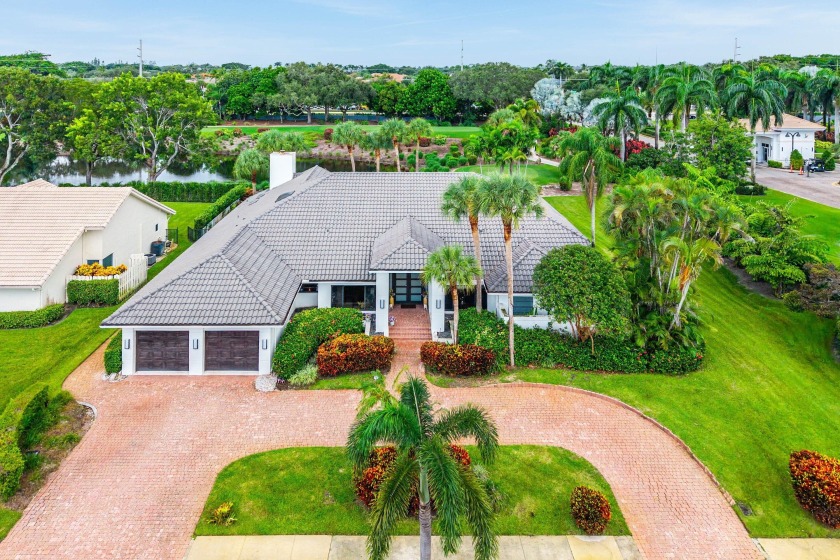 Sunny & warm tropical paradise! This beautifully updated & - Beach Home for sale in Boca Raton, Florida on Beachhouse.com