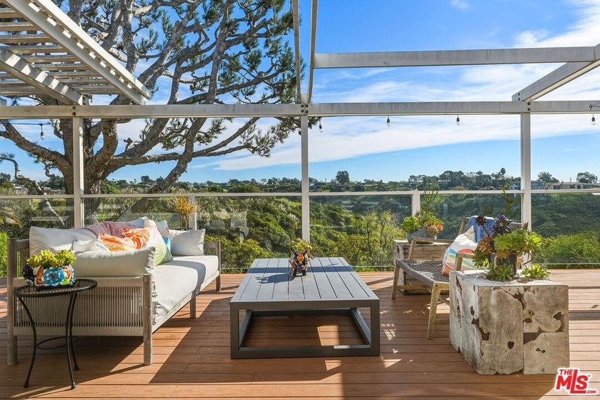 Discover a rare Malibu treasure. An extraordinary home that - Beach Home for sale in Malibu, California on Beachhouse.com