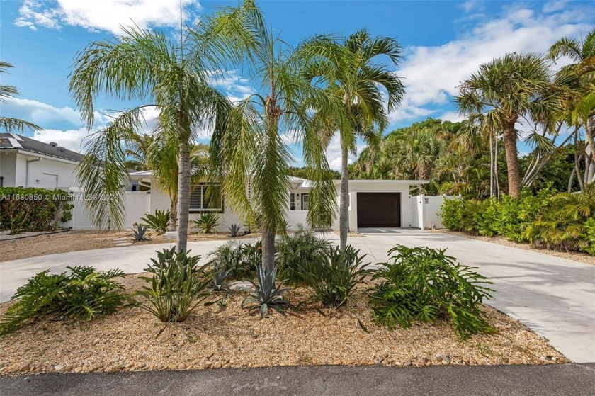 Welcome to your own slice of paradise! Presenting a Mid century - Beach Home for sale in Palm Beach Shores, Florida on Beachhouse.com